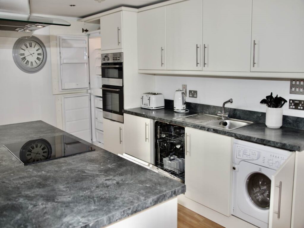 4 Kitchen